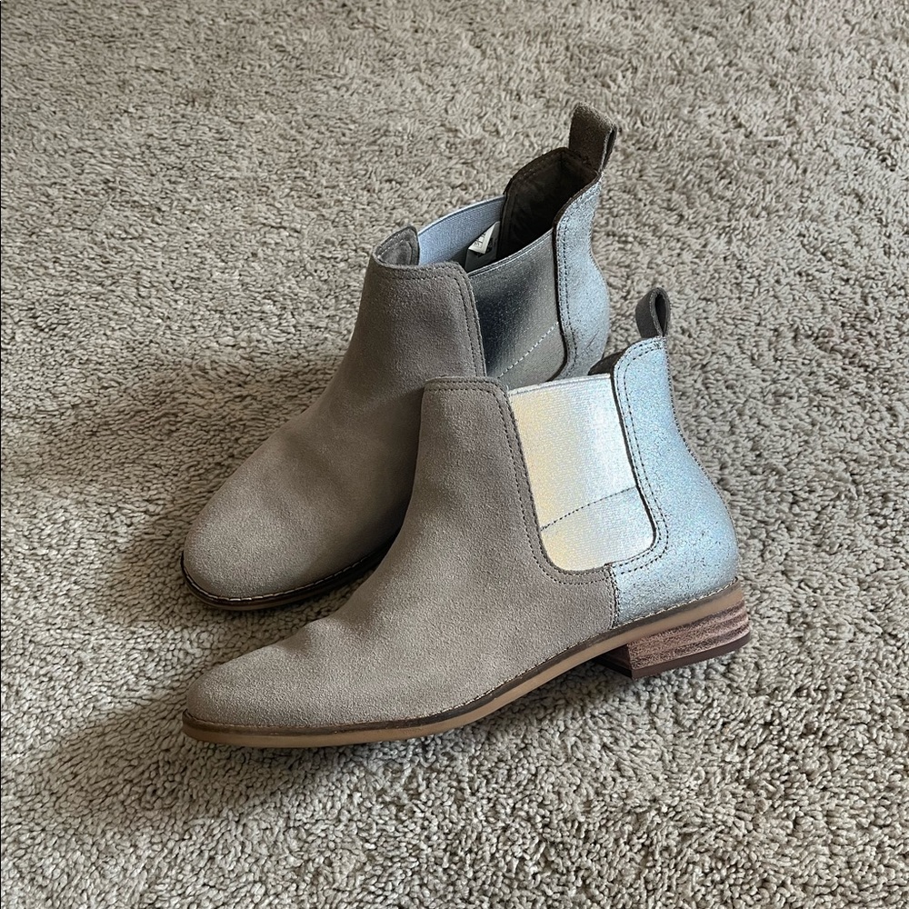 Toms Ella Suede Taupe Metallic Chelsea Boots